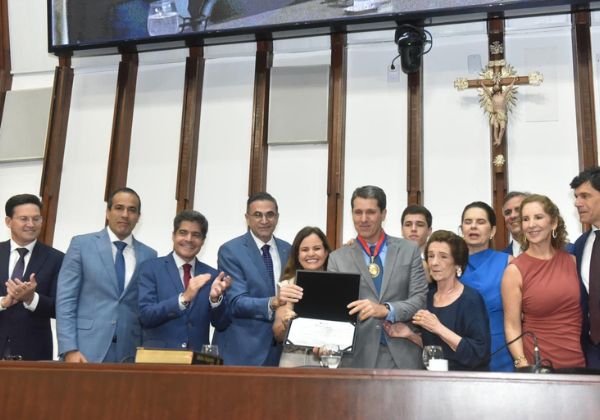 ACM Neto enaltece de Zé Cocá em homenagem na Alba e afirma: 'Interior será prioridade no nosso governo'