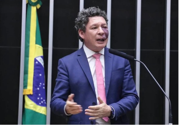 Sem Pacheco, PT avalia lançar autor da PEC 6×1 ao governo de MG