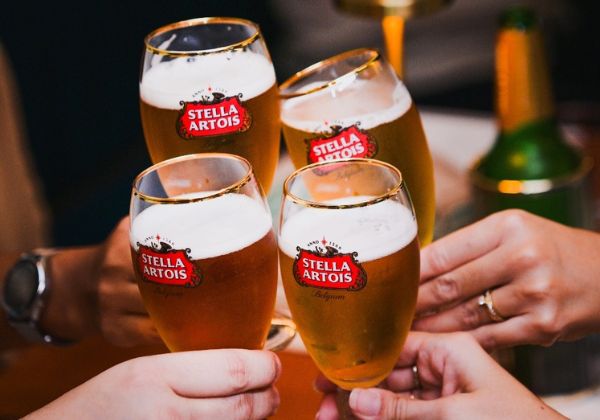 Ambev lança Stella Pure Gold 600 ml em Salvador e expande ocasiões de consumo