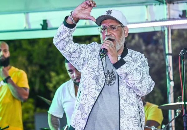 Ex-vocalista do Exaltasamba, Chrigor, é internado e cancela shows no fim de semana