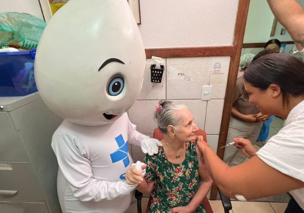 Salvador aplica 2,2 mil doses de imunizantes durante mutirão vacinação