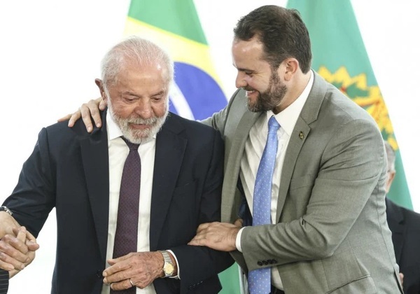 Lula pede a Durigan que avalie possíveis prejuízos de medidas dos EUA