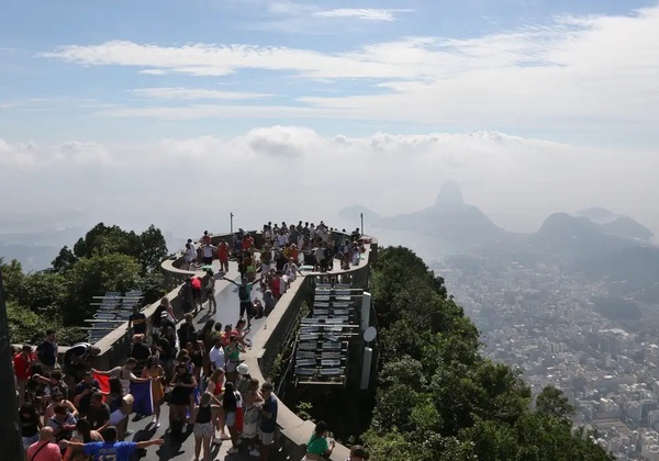 STJ usa dezenas de carros oficiais para turismo no Rio em evento sobre ética judicial