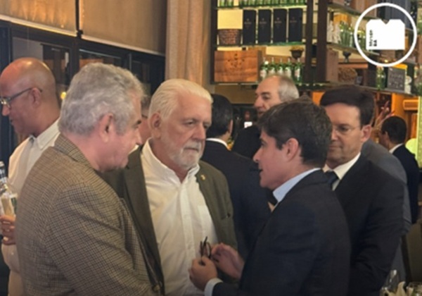 Wagner, ACM Neto, Roma e Coronel se encontram em evento em Salvador