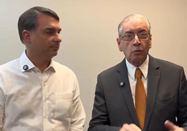 Flávio Bolsonaro se encontra com Eduardo Cunha