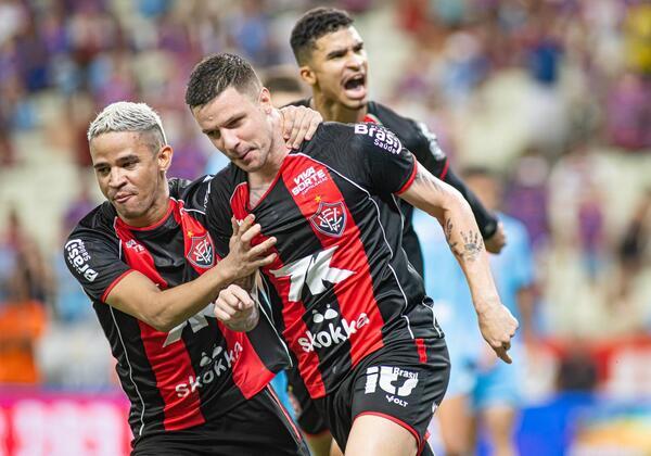 Vitória vence Fortaleza de virada no Castelão e se aproxima do título da Copa do Nordeste