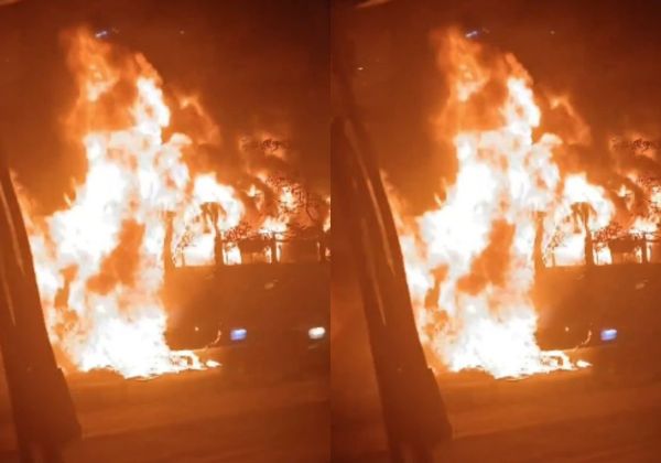 Ônibus é atingido por incêndio e fica destruído na Avenida Suburbana