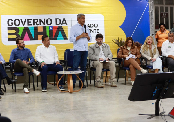 Em Senhor do Bonfim, Jerônimo debate obras e adota discurso de escuta popular