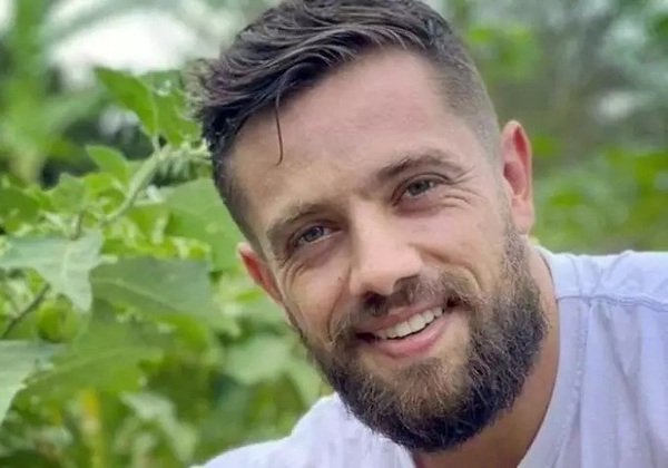 Ator Rafael Cardoso se interna em clínica de reabilitação após recaída