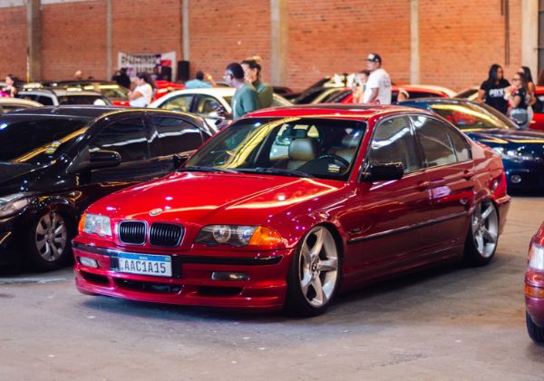 Encontro automotivo reúne famílias e apaixonados por carros modificados em Lauro de Freitas