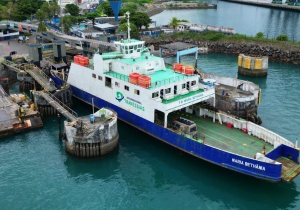 Chuvas e ventos fortes suspendem embarque de motos e veículos de grande porte no ferry-boat