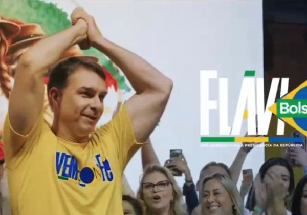 Vídeo: Flávio Bolsonaro lança jingle de pré-campanha à Presidência com referência ao sertanejo