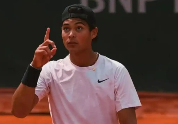Guto Miguel se torna primeiro brasileiro campeão juvenil em Roland Garros