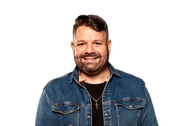 Em clima de São João, Danniel Vieira faz a festa na capital e interior da Bahia