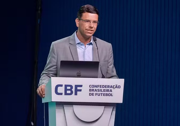 Às vésperas da Copa, CBF troca comando da arbitragem no Brasil