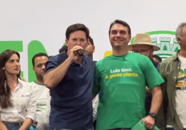 Ao lado de Flávio Bolsonaro, João Roma diz que Bahia será protagonista de mudança política do Brasil