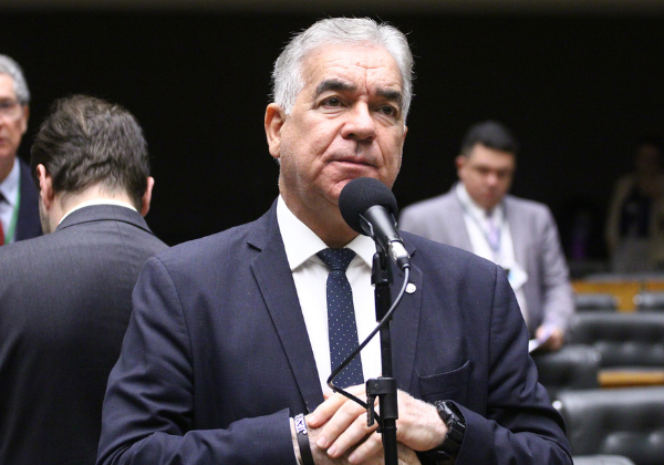 Deputado diz que apoio de Lula fortalece Jerônimo e rebate críticas de Flávio Bolsonaro