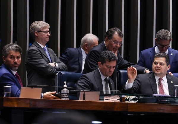 Senado aprova uso do fundo do pré-sal para dívidas do agro