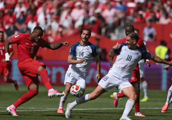 Canadá empata com a Bósnia e conquista primeiro ponto de sua história em Copas do Mundo 