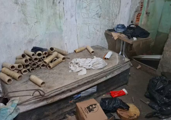 PM apreende 700 artefatos explosivos e 150 kg de pólvora em fábrica clandestina em Cruz das Almas