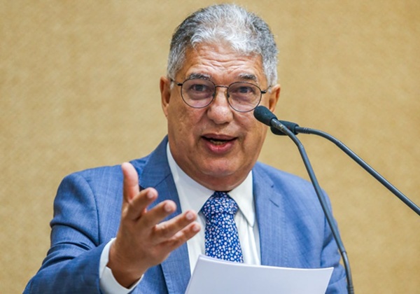 Líder do governo diz que ACM Neto quer 'humilhar inteligência do eleitor' com pesquisa
