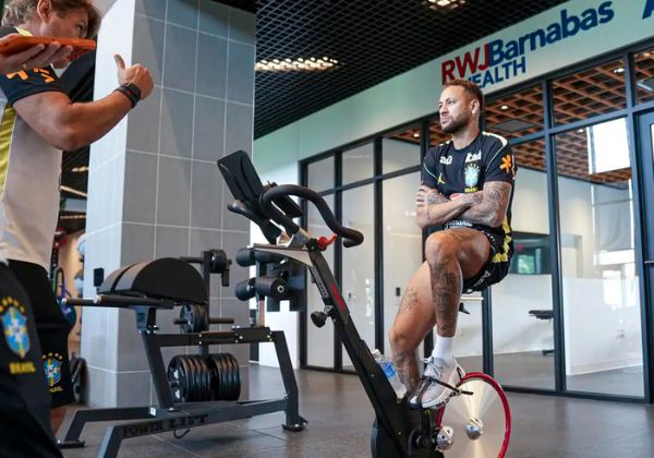Neymar passa por novo exame e segue sem atividades em campo com a Seleção Brasileira