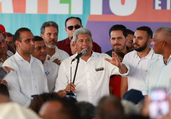 Jerônimo inaugura novo colégio de tempo integral e anuncia investimentos para obras viárias na Bahia