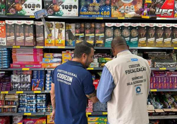 Operação fiscaliza venda de fogos e notifica estabelecimento em Salvador