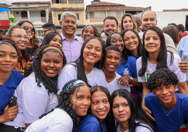Em Ubatã, Rowenna destaca legado do Governo do Estado na educação