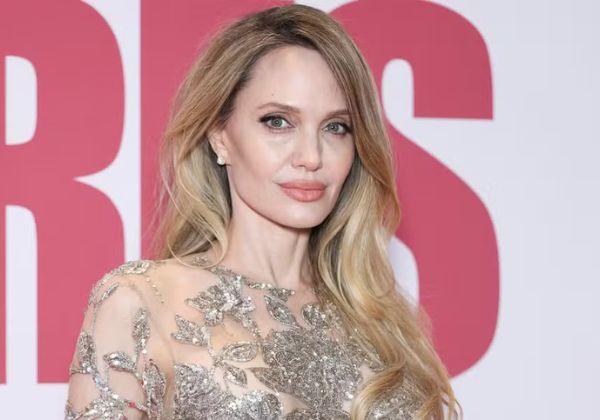 Angelina Jolie revela como os filhos a ajudaram a superar fase difícil após separação 