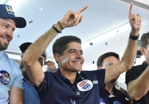 ACM Neto leva programa 'Sua Voz é Nossa Voz' para Alagoinhas e promete incorporar sugestões ao plano de governo