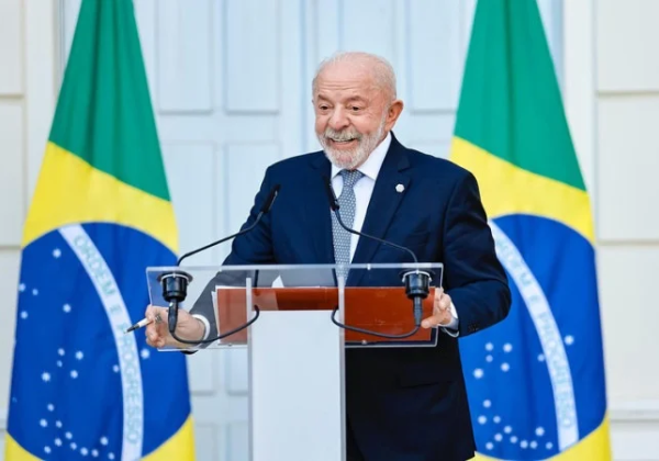 Lula brinca com Neymar e chama atacante de ‘jogador home office’