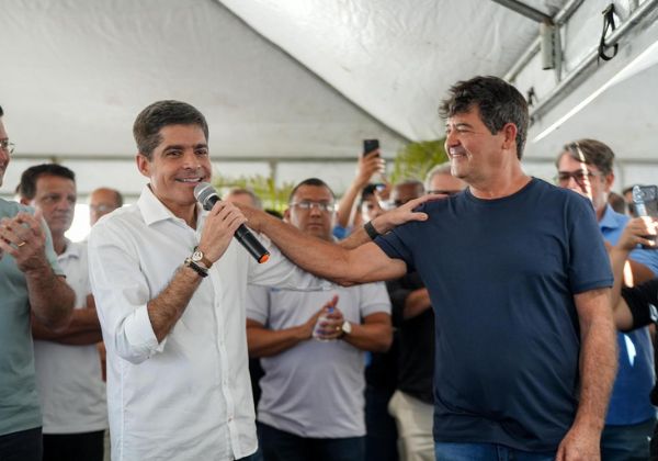 Prefeito do MDB faz críticas ao governo Jerônimo durante evento com ACM Neto
