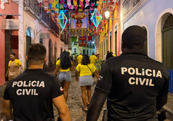 Homem é preso com celulares roubados durante transmissão de Brasil x Haiti no Pelourinho