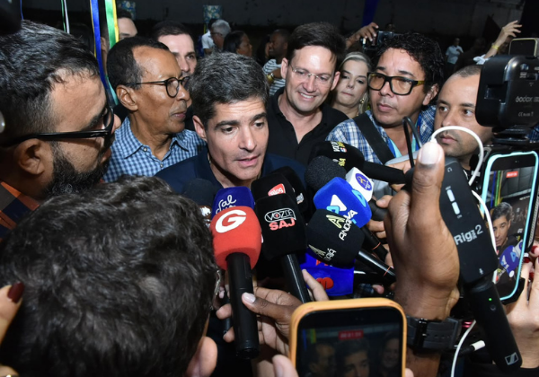 Jerônimo quer fazer pessoas de besta com promessas na véspera de eleição, diz ACM Neto