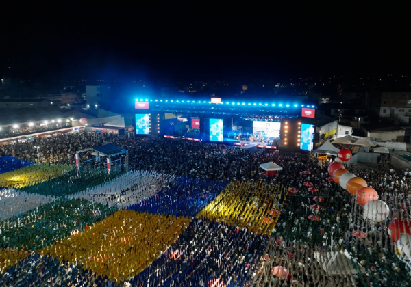 Terceira noite do São João de SAJ reúne multidão ao som de Bruno & Marrone e Léo Estakazero