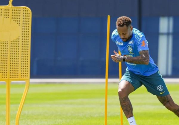 Neymar treina em grupo e aumenta expectativa para duelo contra a Escócia