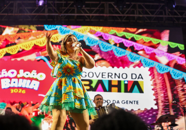 São João no Pelourinho reúne multidão com shows de Canários do Reino, Mastruz com Leite, Falamansa e outras atrações nesta segunda-feira