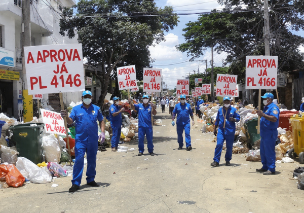 Garis e margaridas encerram greve nacional, mas mantêm pressão pela aprovação de projeto no Senado