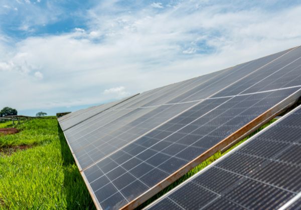 Como funciona a geração distribuída de energia solar que reduz a conta de luz sem obras ou investimento inicial