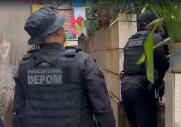 Dupla é presa na Federação por usar aplicativos de namoro para atrair vítimas e cometer estupros e roubos