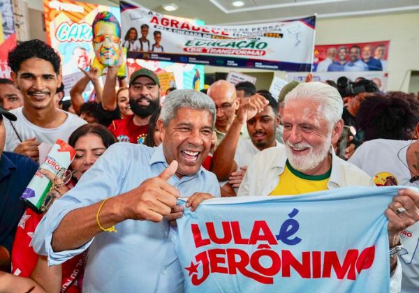 'É obrigação nossa garantir residência estudantil', afirma Jerônimo durante ato da juventude do PGP em Barreiras