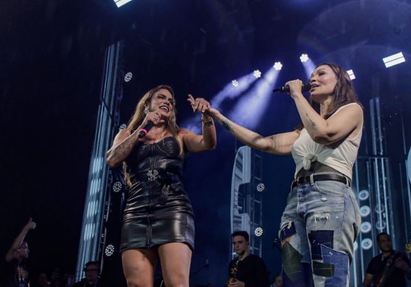 Cantora Larissa Mello divide o palco com Solange Almeida