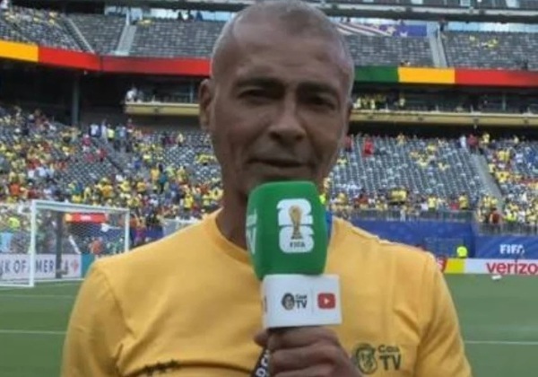 Nos EUA para a Copa, Romário diz que não tirou licença para votar PEC 6x1