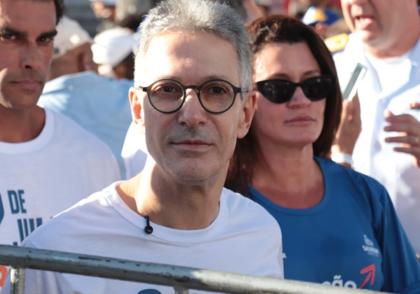 No Dois de Julho, Zema diz apoiar ACM Neto para ‘enterrar’ o PT na Bahia