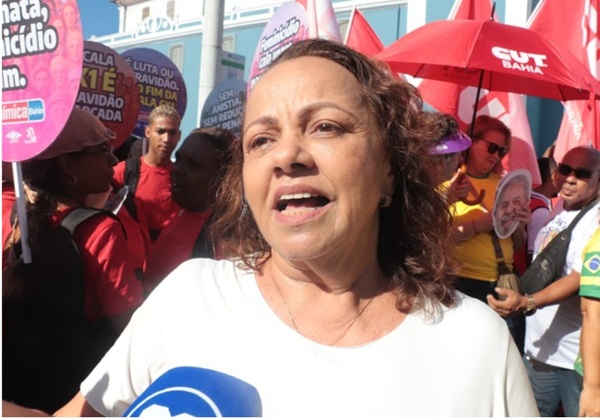 Aladilce critica ausência de Flávio Bolsonaro no 2 de Julho: 'Não merece título de cidadão de Salvador'