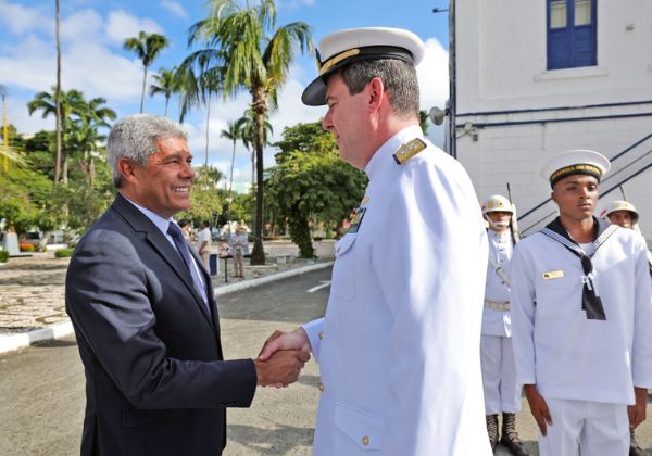 Hasteamento de bandeiras no Forte de São Marcelo marca celebrações do 2 de Julho em Salvador