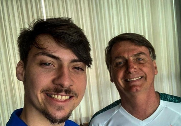 Filho 04 de Bolsonaro, Jair Renan anuncia pré-candidatura a deputado federal por SC