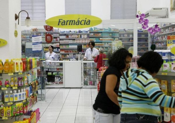 Bahia promulga lei que amplia proteção ao consumidor e restringe exigência de CPF em farmácias
