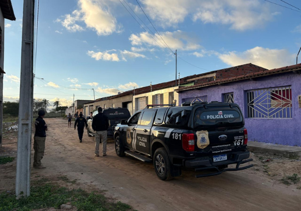 Polícia apreende mais de R$ 1 mi em ação contra grupo que expulsava moradores de casa na Bahia